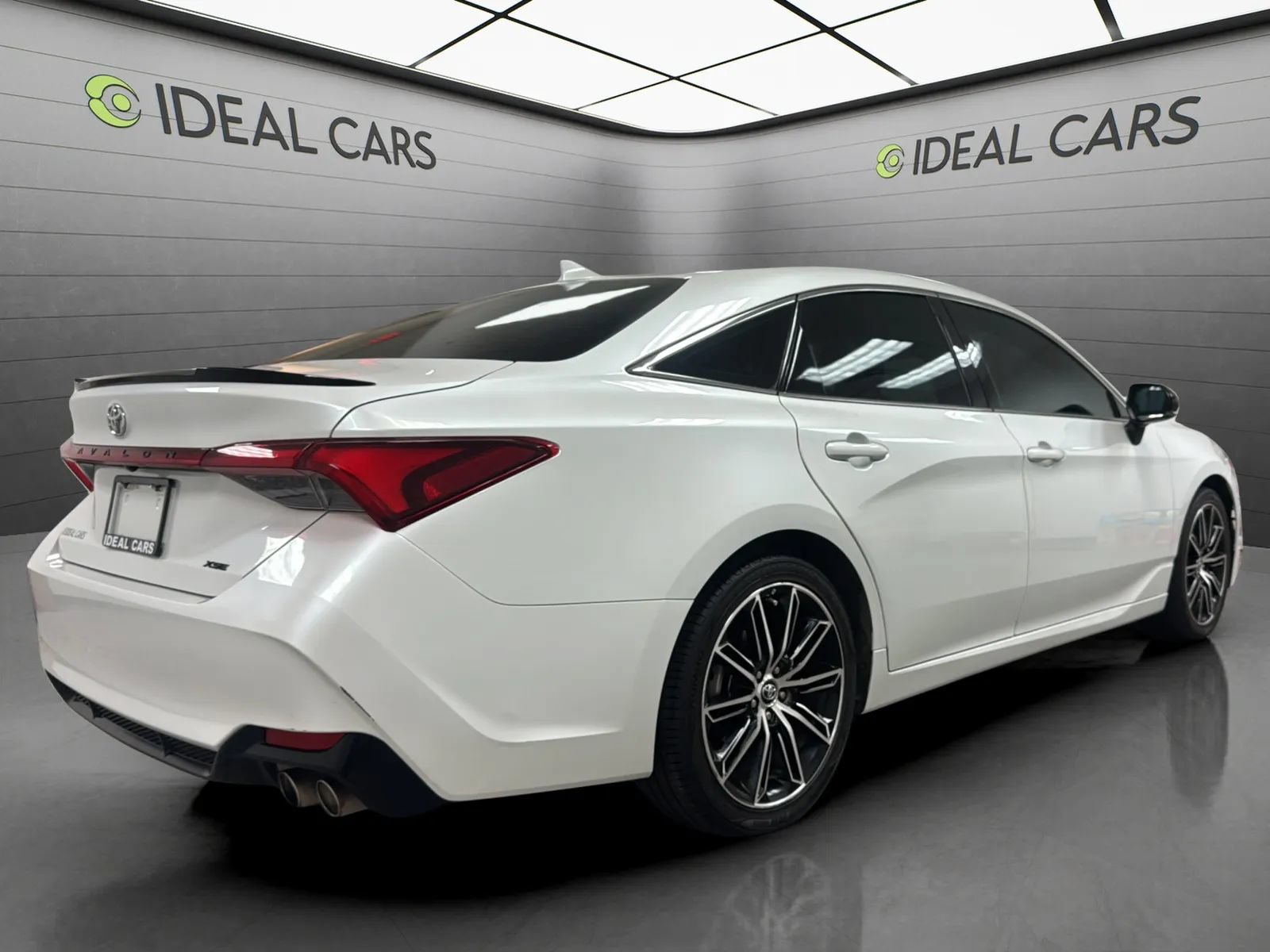 Used 2019 Toyota Avalon XSE w/ Carpet Mat Package FWD image 5