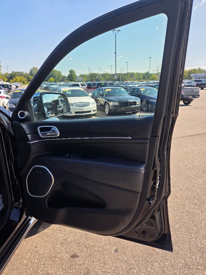 Used 2018 Jeep Grand Cherokee Summit image 16
