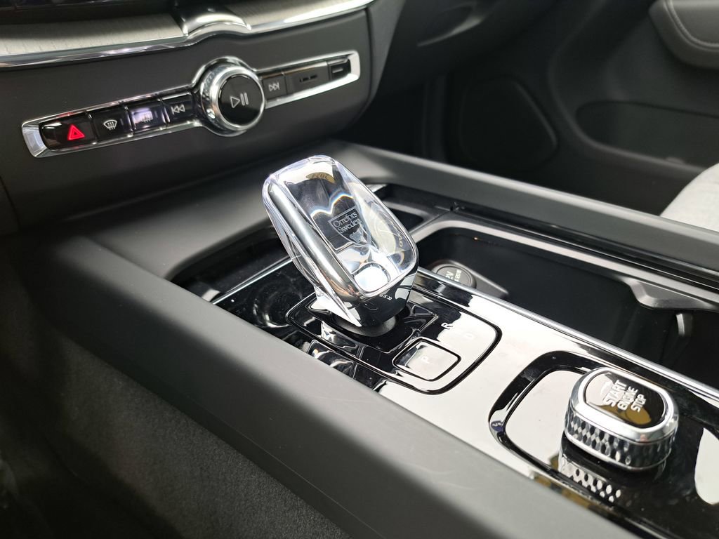 Used 2024 Volvo XC60 T8 Ultimate image 14