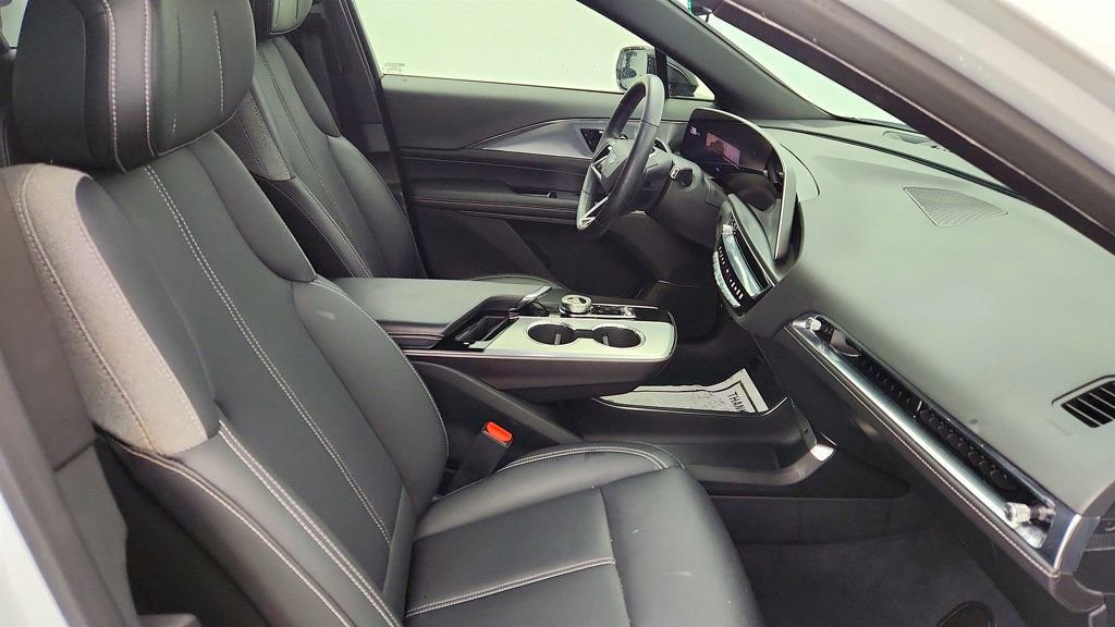Used 2024 Cadillac Lyriq Tech w/ Driver Assist Package image 23