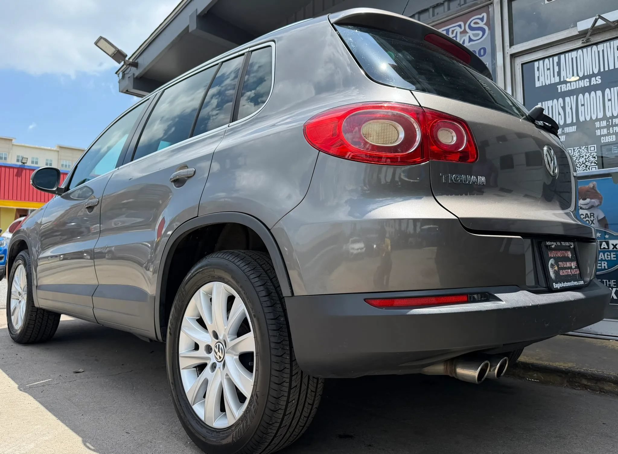 Used 2009 Volkswagen Tiguan S FWD image 4