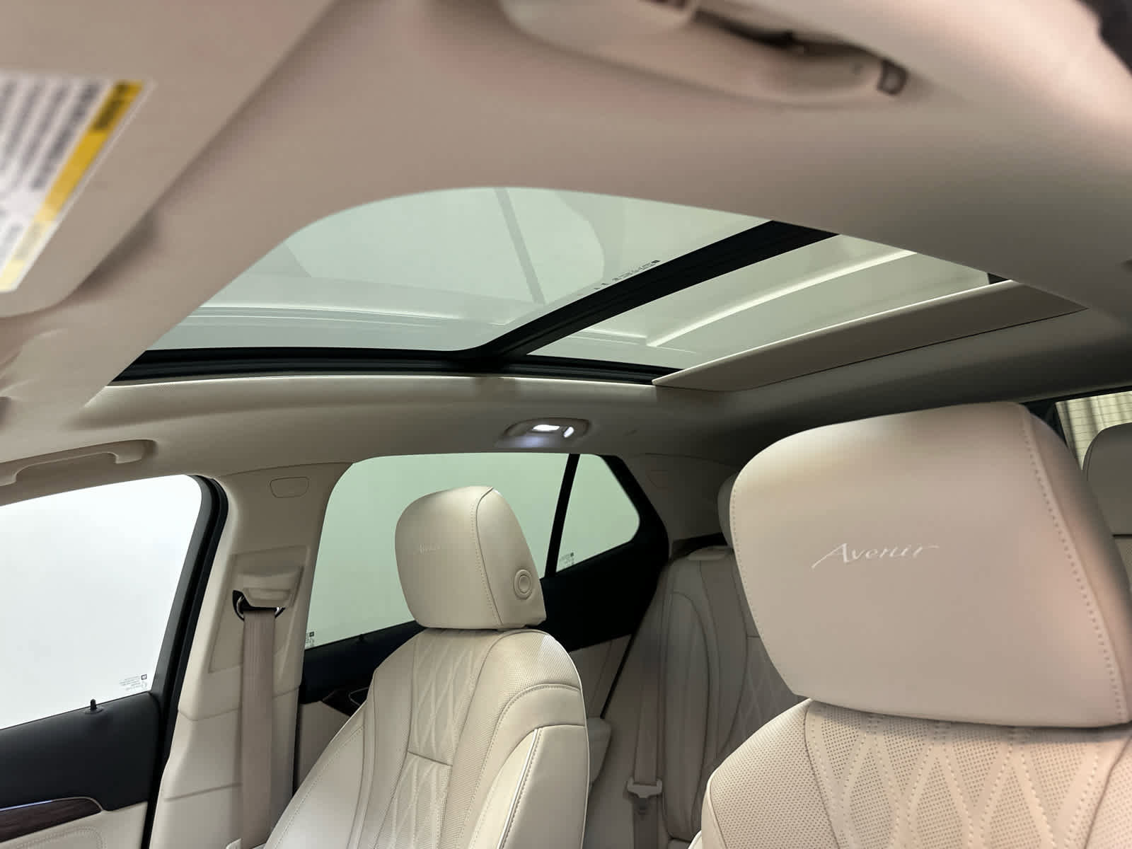 Used 2023 Buick Envision Avenir AWD/4WD image 35