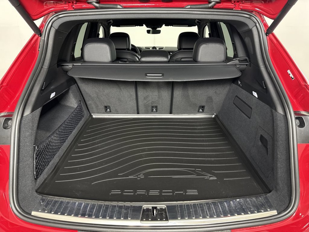 Certified 2025 Porsche Cayenne AWD/4WD image 21