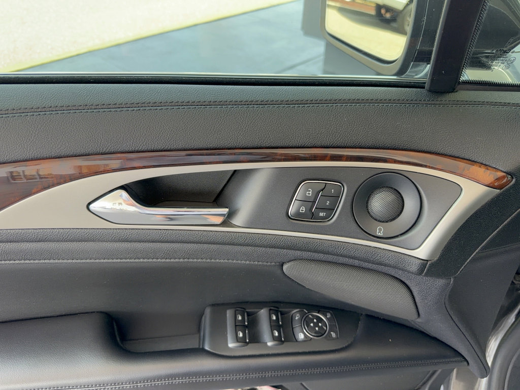 Used 2019 Lincoln MKZ Reserve FWD image 9