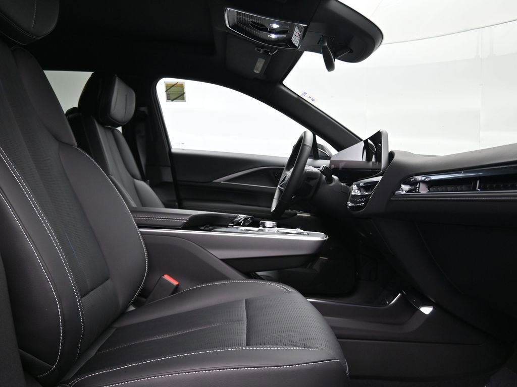 Used 2025 Cadillac Lyriq Luxury image 16