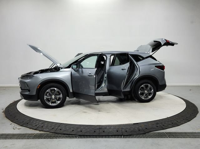 Used 2025 Chevrolet Blazer LT FWD image 13