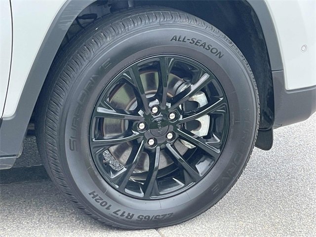 Used 2023 Jeep Cherokee Altitude Lux image 16