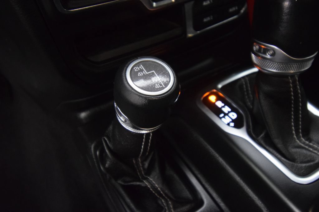 Used 2021 Jeep Wrangler Unlimited Sahara AWD/4WD image 28