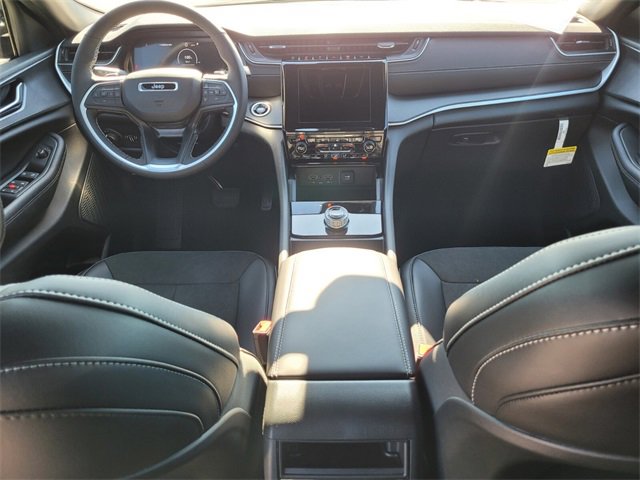 Used 2025 Jeep Grand Cherokee Altitude image 13