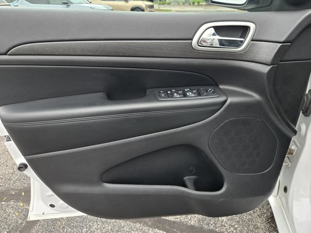 Used 2018 Jeep Grand Cherokee Altitude AWD/4WD image 13