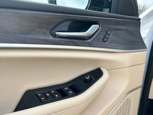 Certified 2022 Jeep Grand Cherokee L Limited RWD image 16