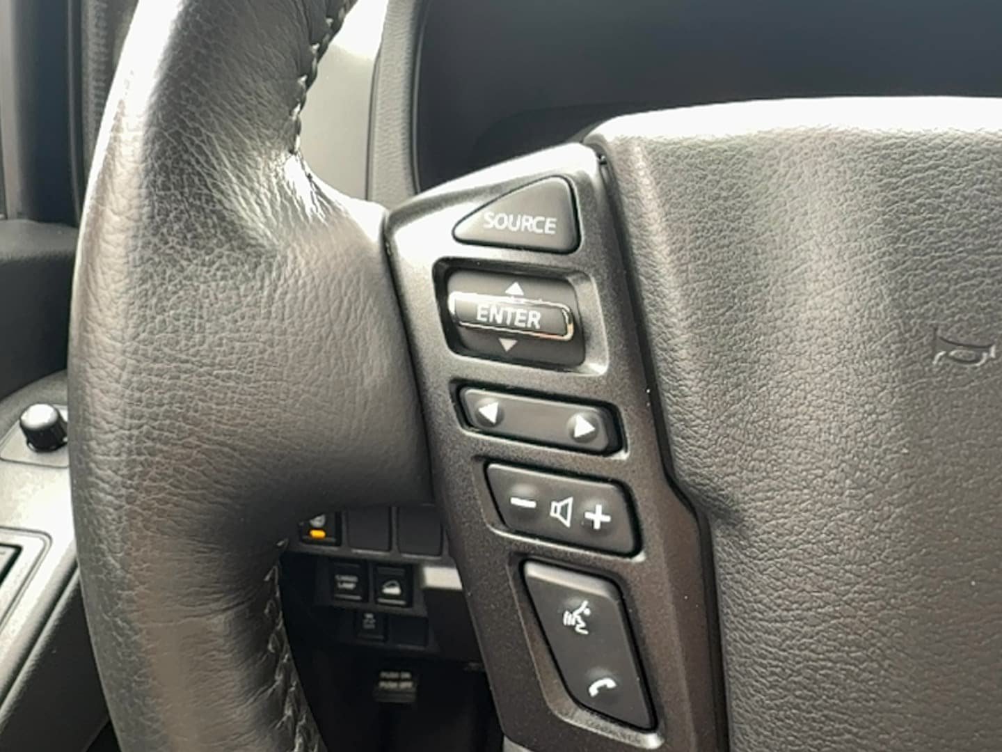 Used 2023 Nissan Frontier SV w/ SV Convenience Package AWD/4WD image 24