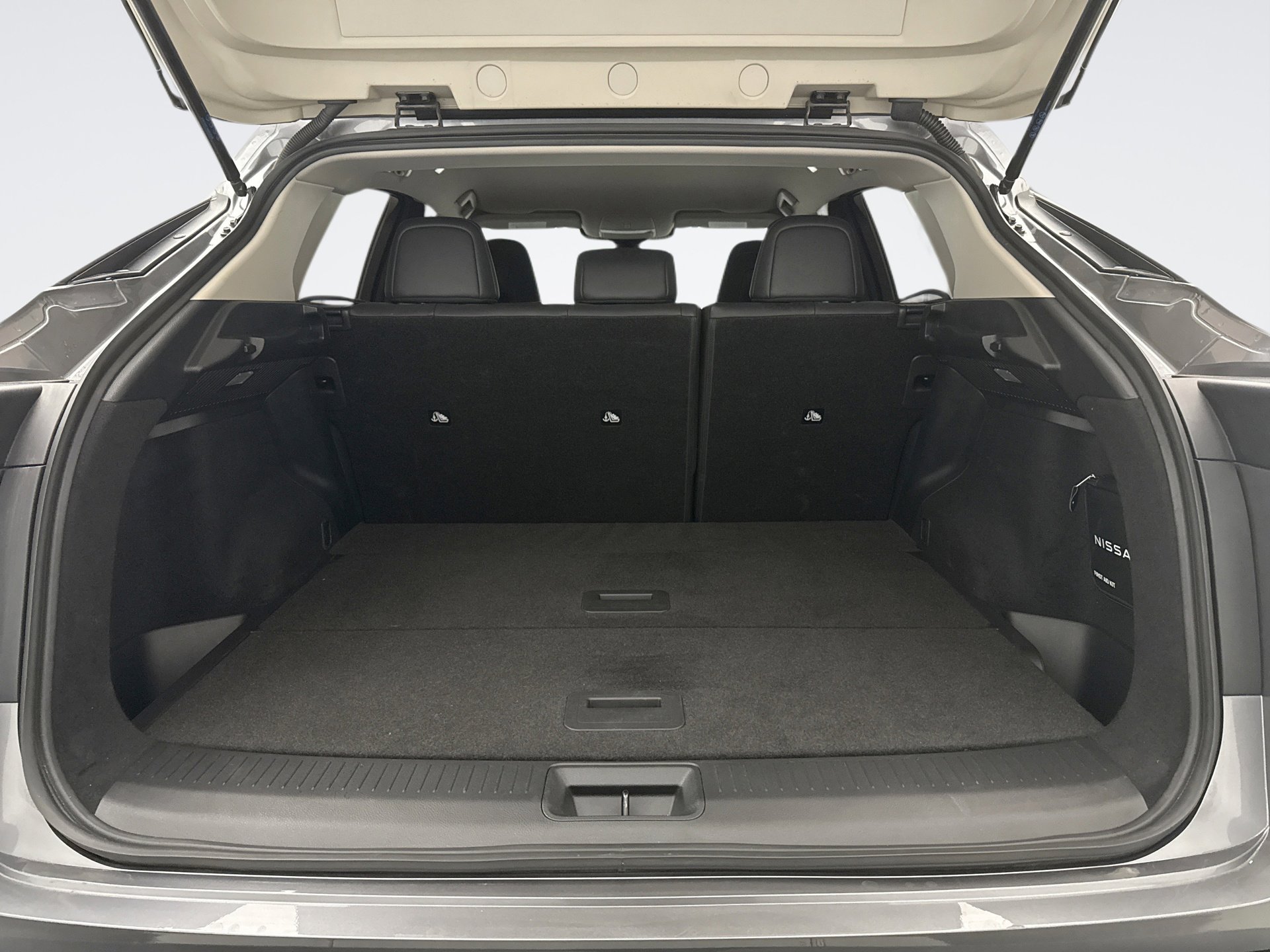 Used 2023 Nissan Ariya AWD image 21