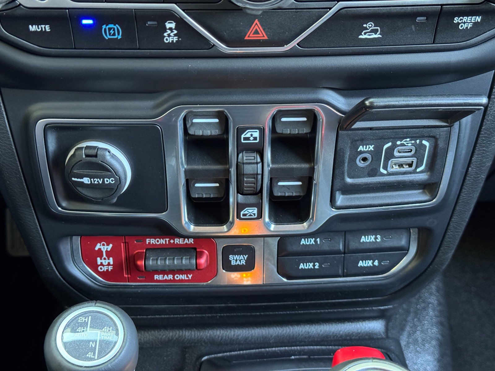 Used 2022 Jeep Wrangler Unlimited Rubicon 4xe w/ Cold Weather Group AWD/4WD image 34