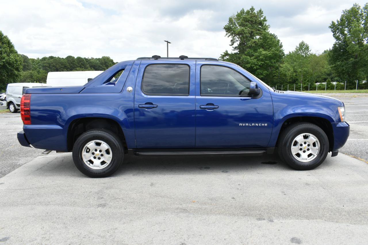Used 2013 Chevrolet Avalanche LS RWD image 5