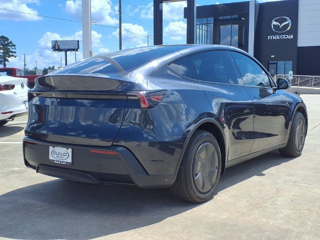 Used 2026 Tesla Model Y 2WD image 2
