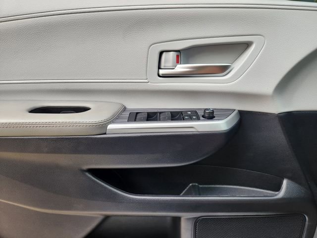 Used 2025 Toyota Sienna XLE image 19