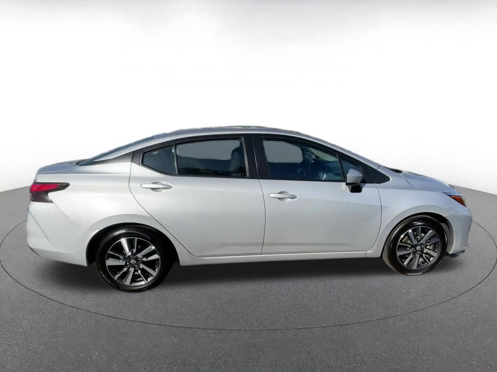 Used 2025 Nissan Versa SV image 16