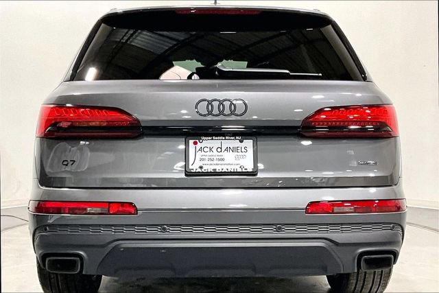 Certified 2025 Audi Q7 2.0T Premium w/ Convenience Plus Package image 4
