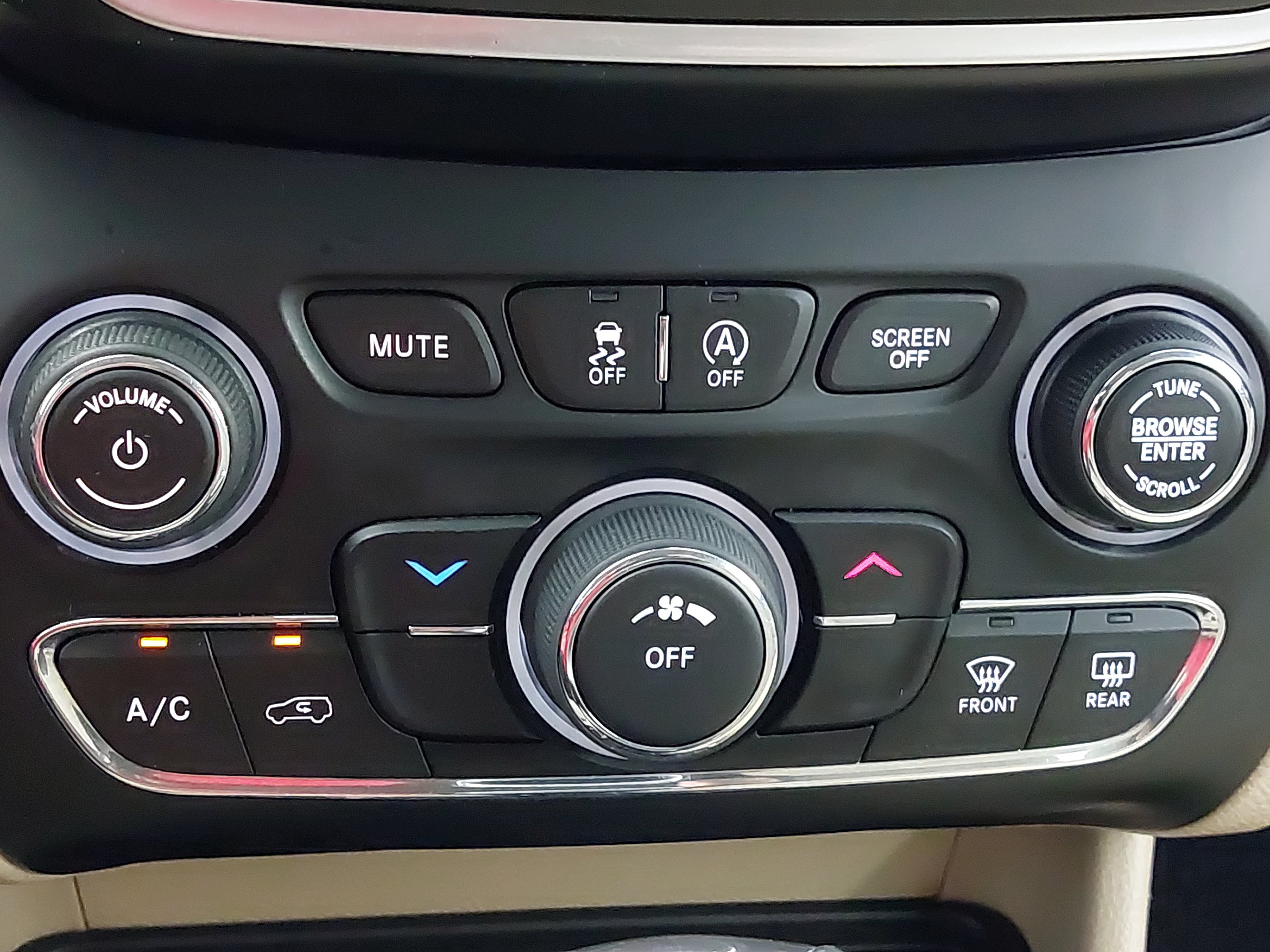 Used 2021 Jeep Cherokee Latitude FWD image 22