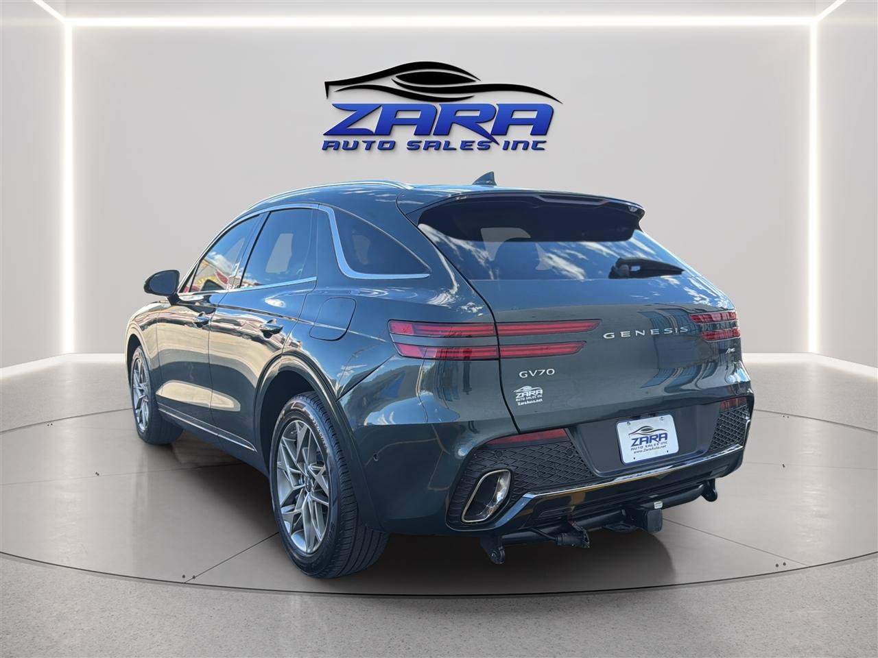 Used 2023 Genesis GV70 2.5T w/ Advanced Package AWD/4WD image 4