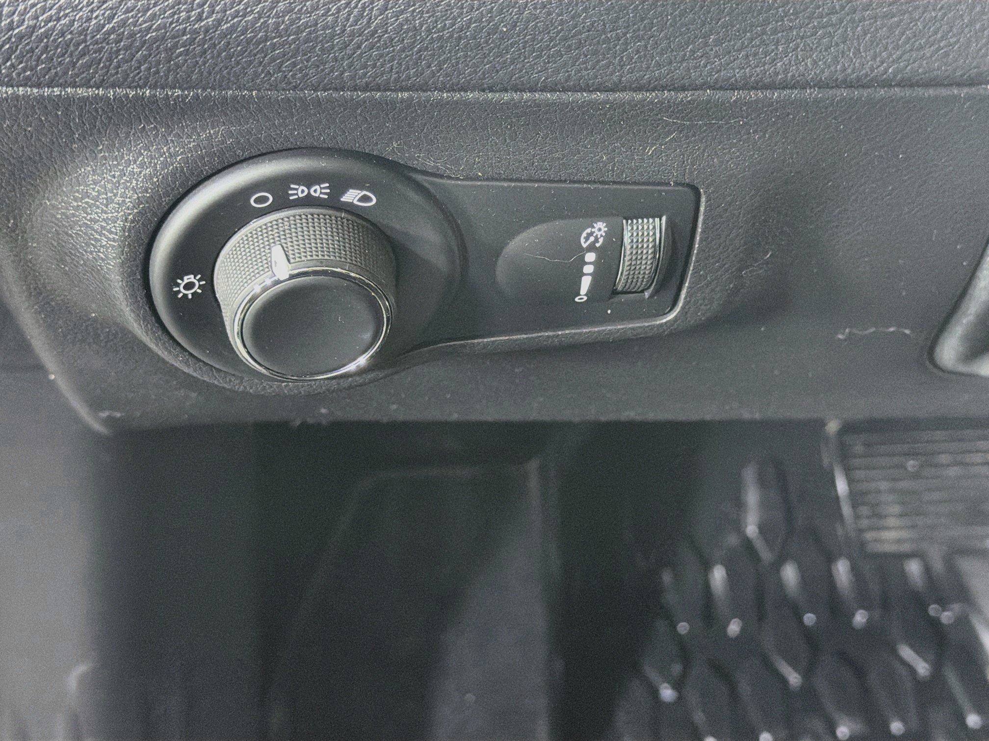 Used 2019 Jeep Compass Sport w/ Tech Group FWD image 16