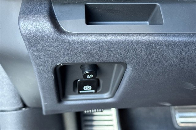 Used 2021 Chevrolet Corvette Stingray Convertible w/ Z51 Performance Package image 41