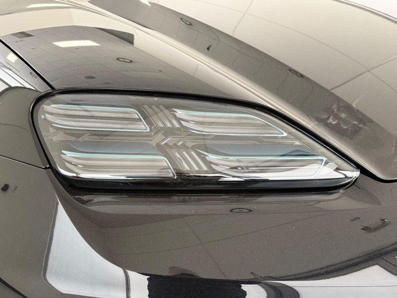 New 2026 Porsche Macan 4 Electric AWD/4WD image 11