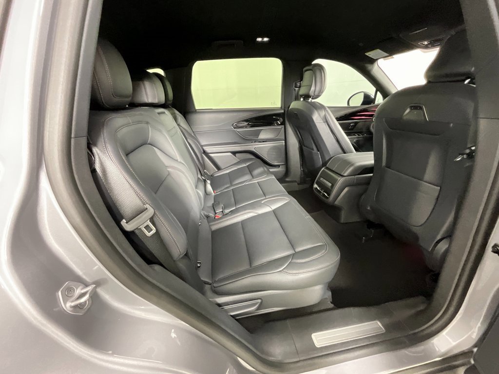 Used 2025 Lincoln Nautilus Premier w/ Jet Appearance Package image 21