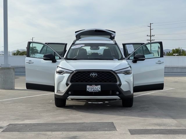 Used 2025 Toyota Corolla Cross XLE w/ Convenience Package FWD image 30