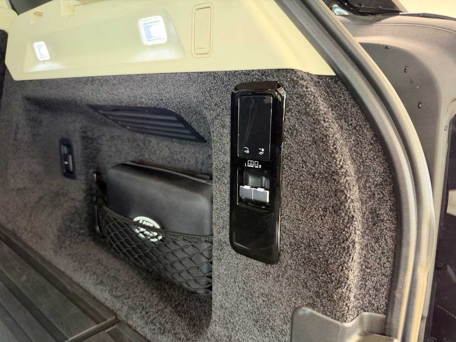 Used 2024 Land Rover Range Rover SE AWD/4WD image 45
