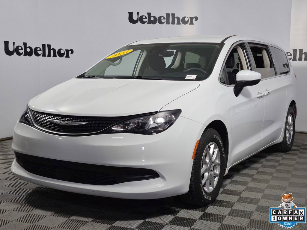 Used 2023 Chrysler Voyager LX image 3