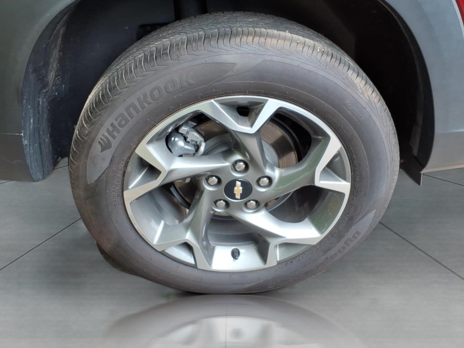 Used 2025 Chevrolet Trax LT FWD image 5