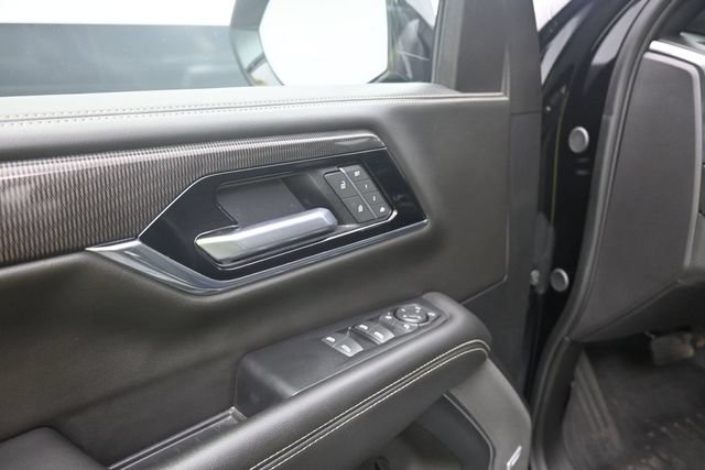 Used 2025 GMC Yukon Elevation w/ LPO, Elevation Black Package AWD/4WD image 12