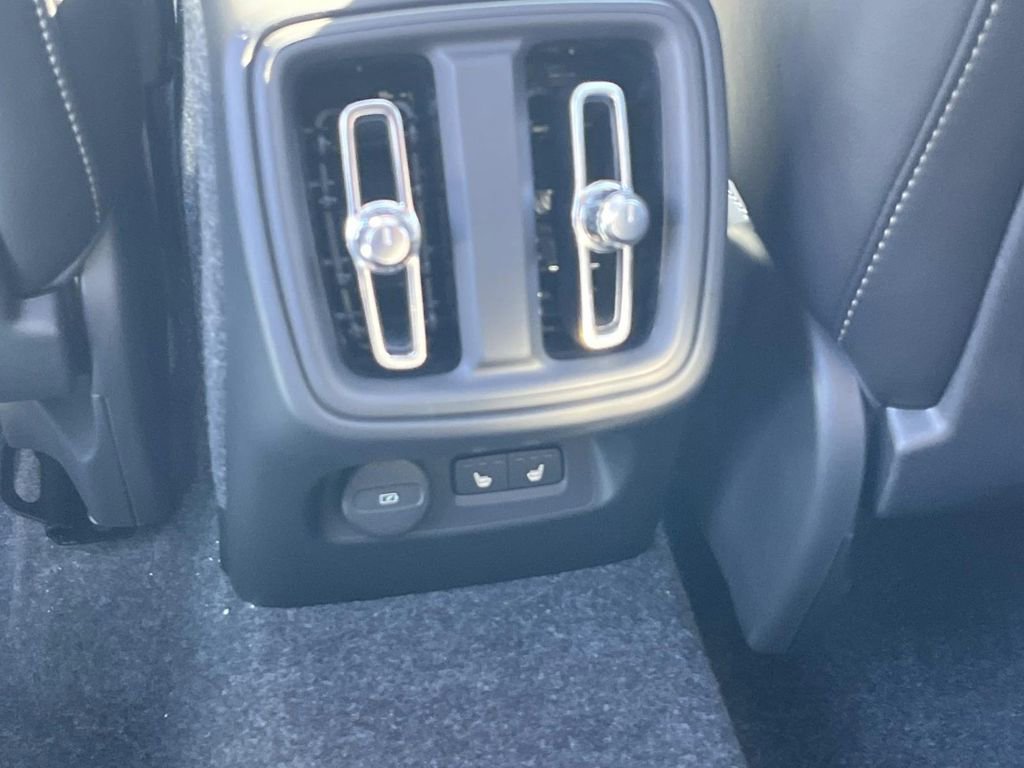 New 2026 Volvo XC40 B5 Ultra w/ Climate Package image 17