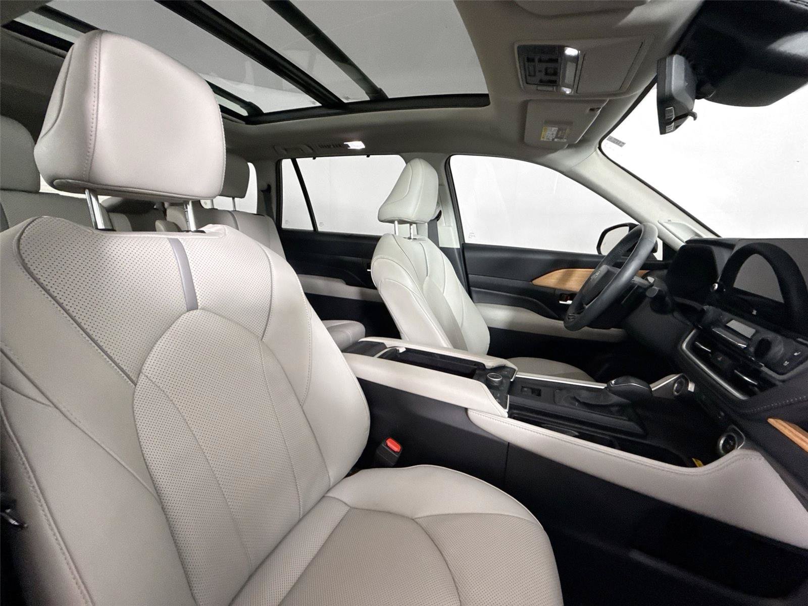 Certified 2024 Toyota Grand Highlander AWD image 44