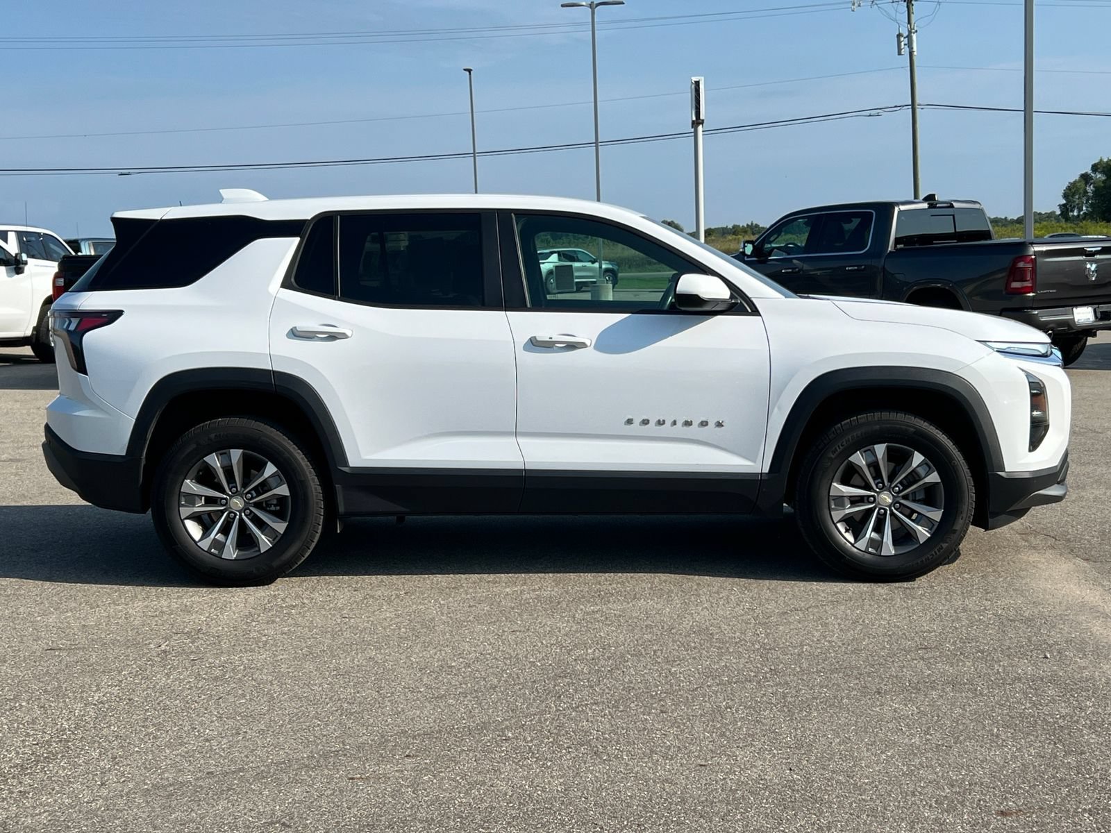 Used 2025 Chevrolet Equinox LT AWD/4WD image 15