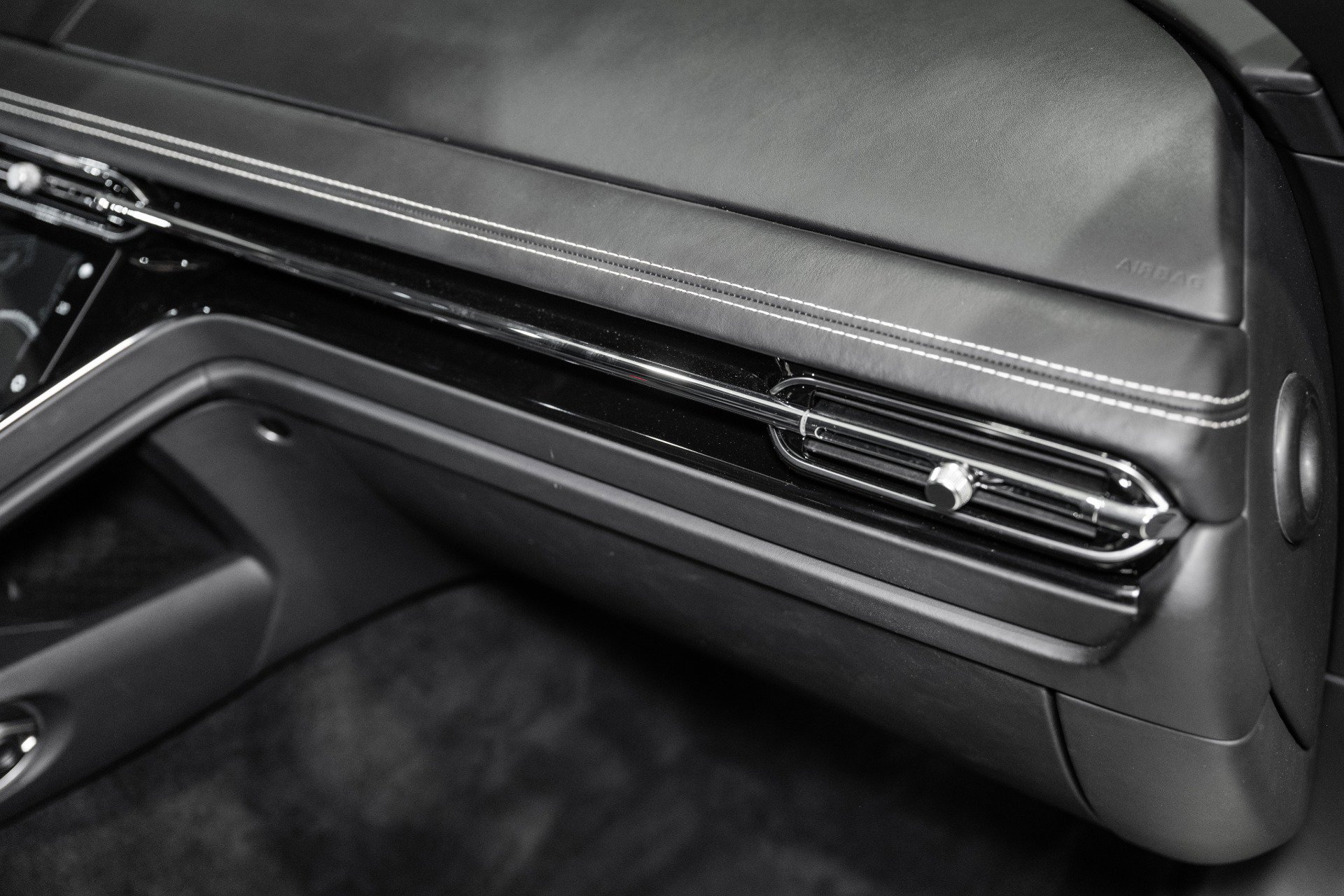 Used 2024 Aston Martin DB12 V8 image 18