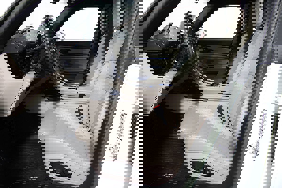 Used 2022 Porsche Taycan image 8