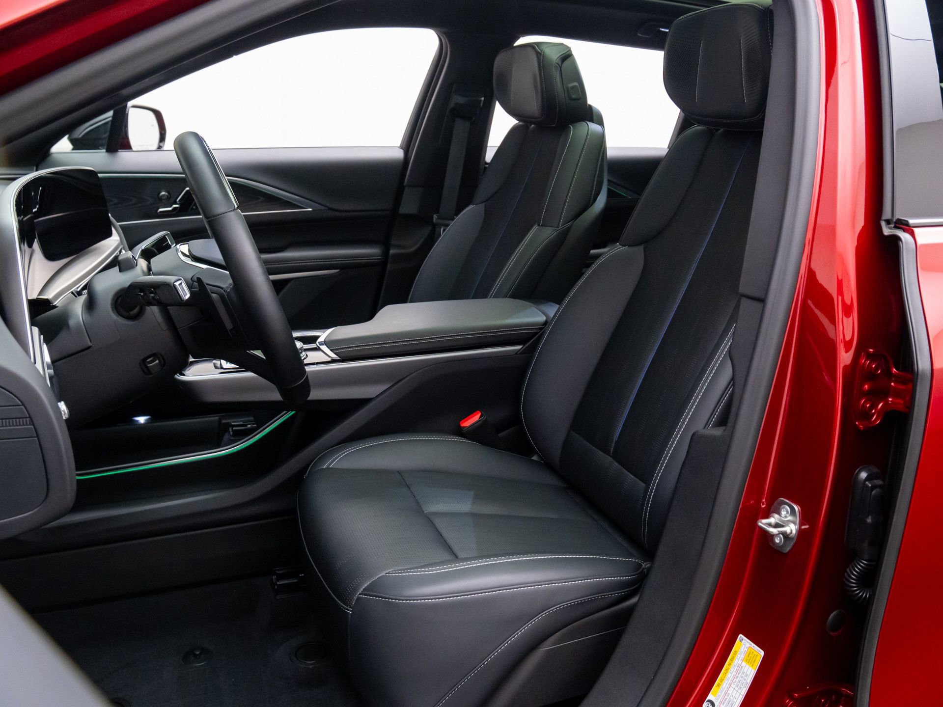 Certified 2024 Cadillac Lyriq Luxury w/ LPO, Floor Liner Package image 20