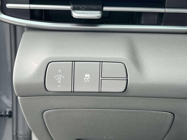 Certified 2025 Hyundai Elantra Sport FWD image 18