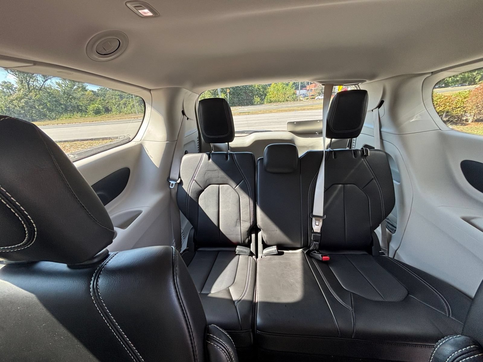 Used 2024 Chrysler Pacifica Touring-L FWD image 27