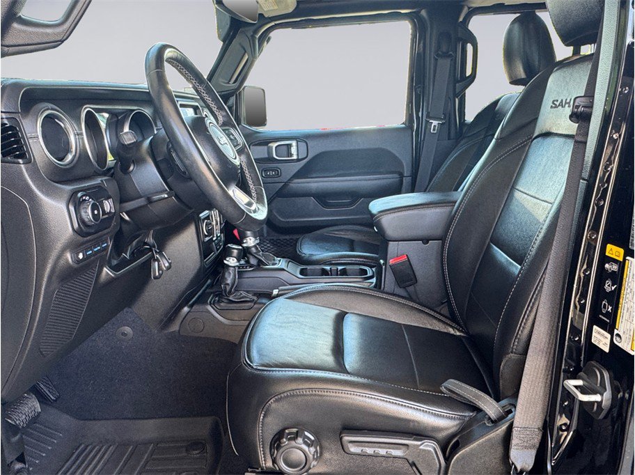 Used 2023 Jeep Wrangler Unlimited Sahara w/ Cold Weather Group AWD/4WD image 9