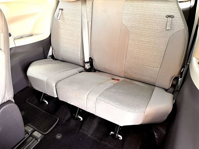 Used 2021 Toyota Sienna LE image 19