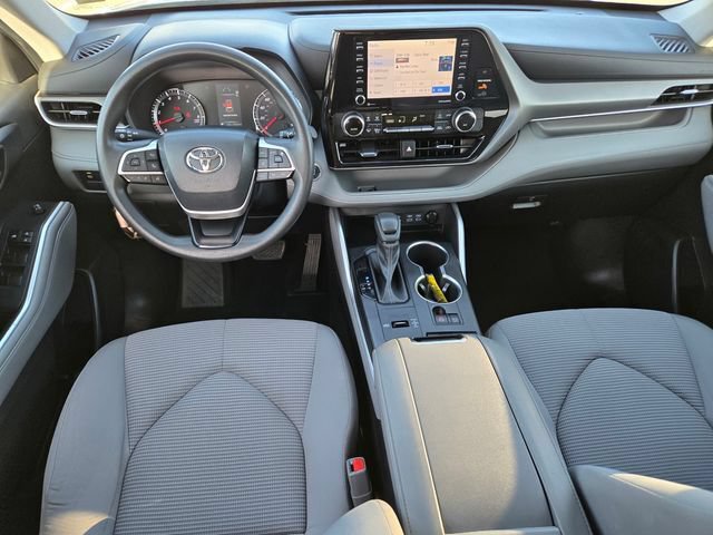 Used 2022 Toyota Highlander L FWD image 11
