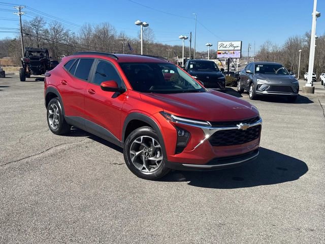 Certified 2024 Chevrolet Trax LT w/ Driver Confidence Package image 2