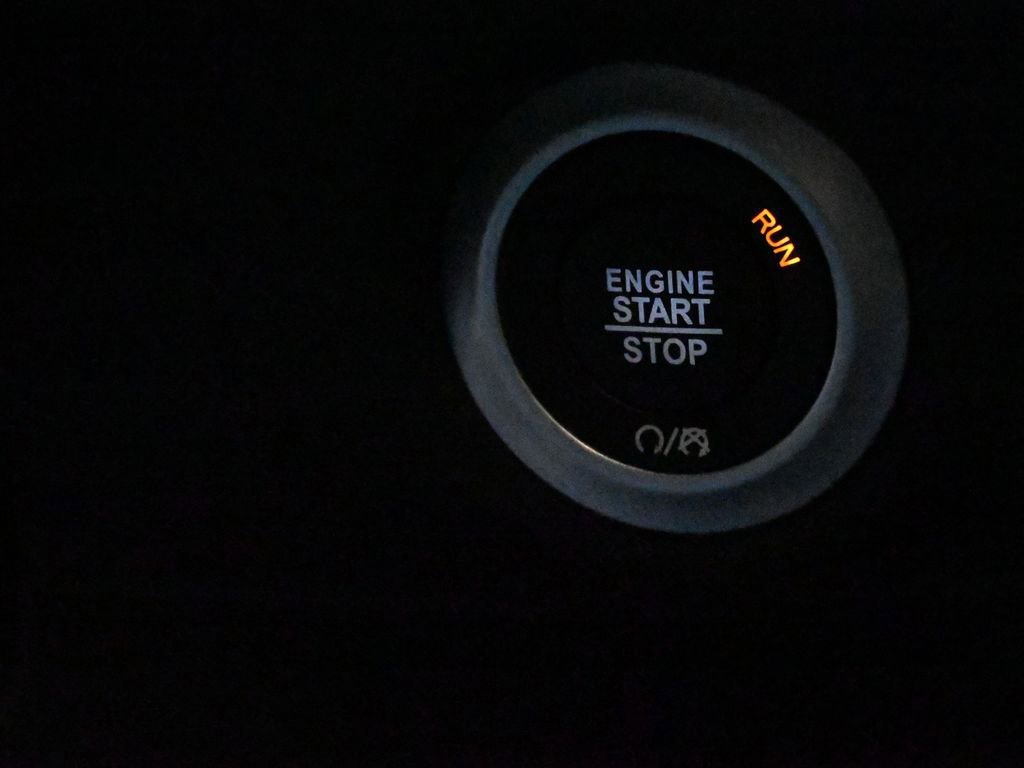 New 2026 Chrysler Pacifica Select FWD image 18