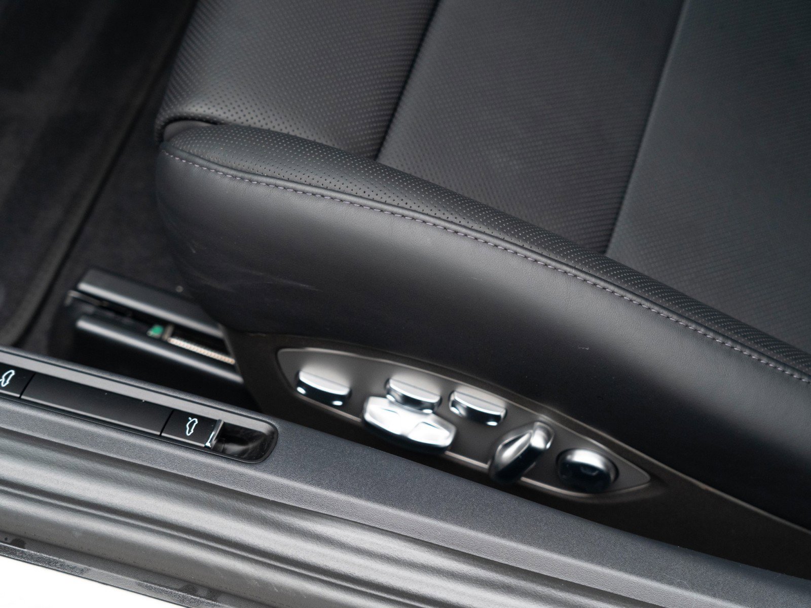 Certified 2025 Porsche 718 Cayman image 15