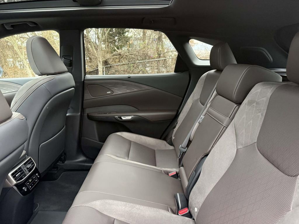Used 2025 Lexus RX 450h Luxury w/ Convenience Package image 17