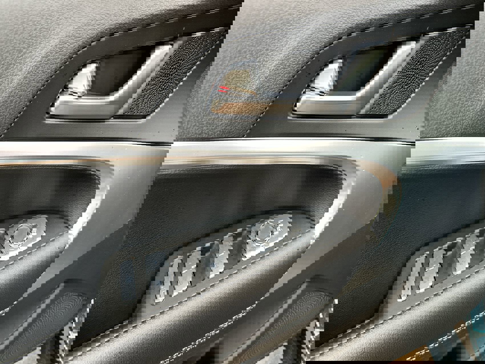 Used 2024 Genesis G70 2.5T image 19